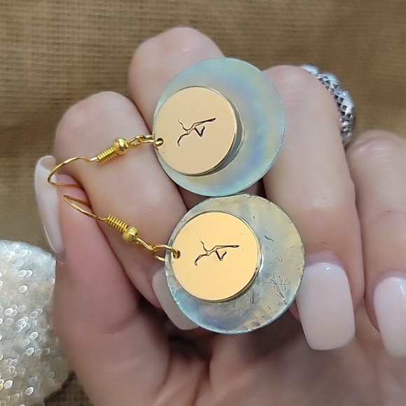 DMB FIREDANCER 16K GOLD SHELL DROP EARRINGS - Picture 3 of 6